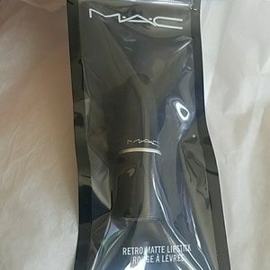 💋MAC Cosmetics- Ruby Woo Mini matte lipstick💋